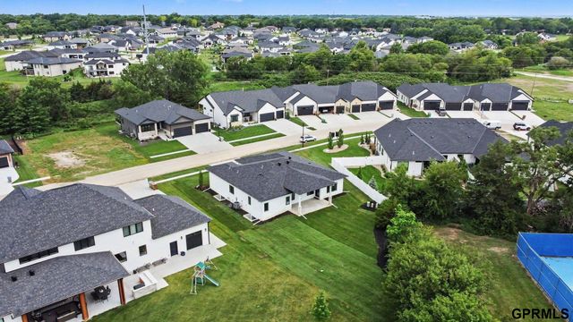 9160 Hillcrest Trail, Lincoln, NE 68510