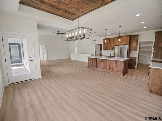 9160 Hillcrest Trail, Lincoln, NE 68510