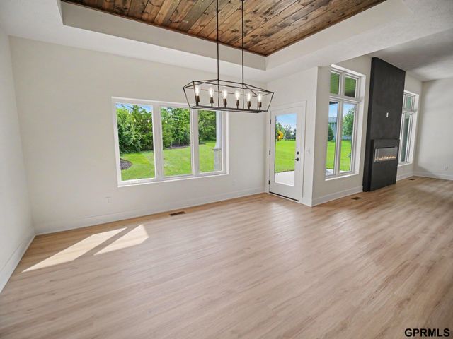9160 Hillcrest Trail, Lincoln, NE 68510