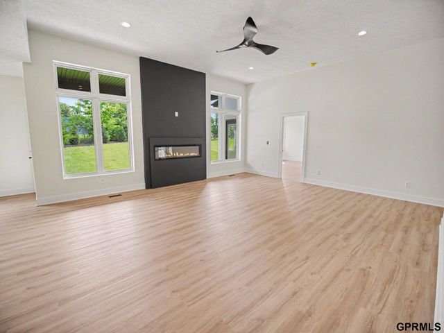 9160 Hillcrest Trail, Lincoln, NE 68510