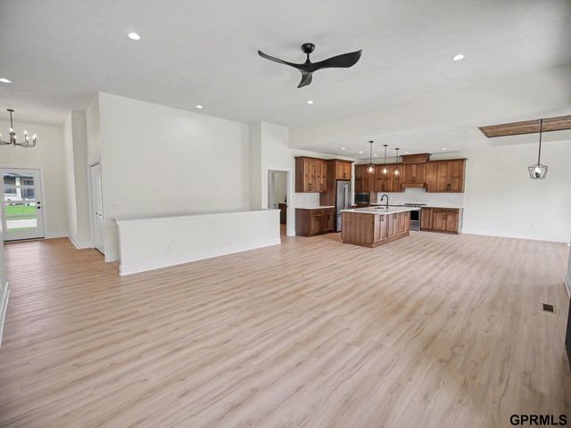 9160 Hillcrest Trail, Lincoln, NE 68510