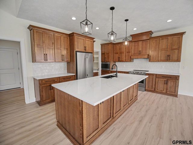 9160 Hillcrest Trail, Lincoln, NE 68510