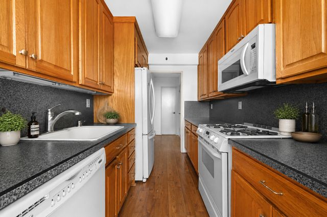 2711 Ave X C5, New York City, NY 11235