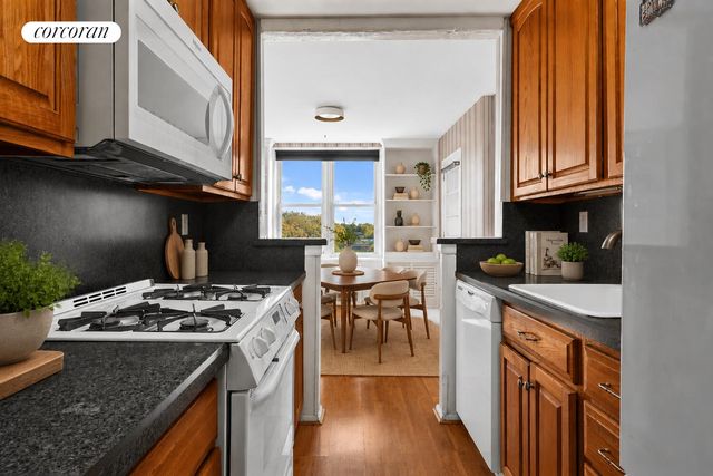 2711 Ave X C5, New York City, NY 11235
