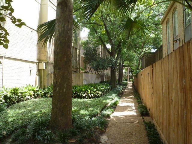 4643 Wild Indigo Street 411, Houston, TX 77027
