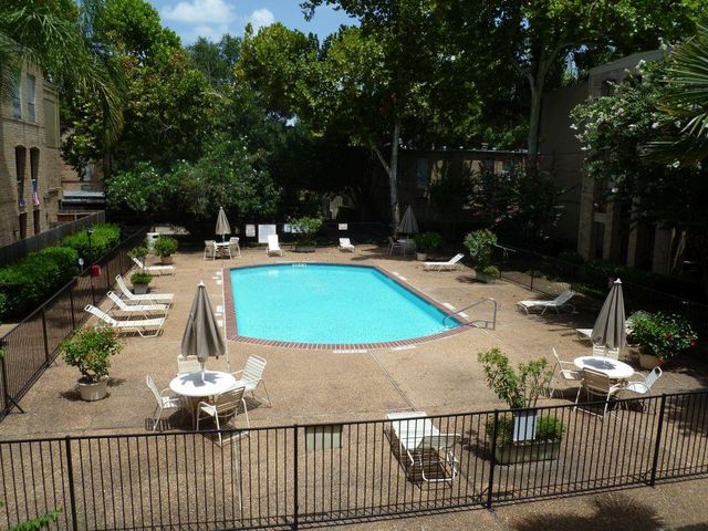4643 Wild Indigo Street 411, Houston, TX 77027