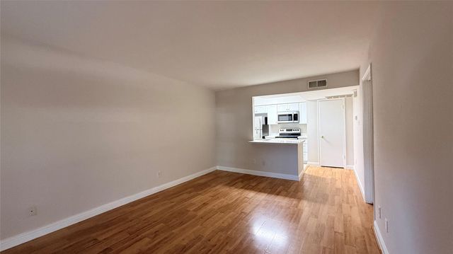 4643 Wild Indigo Street 411, Houston, TX 77027