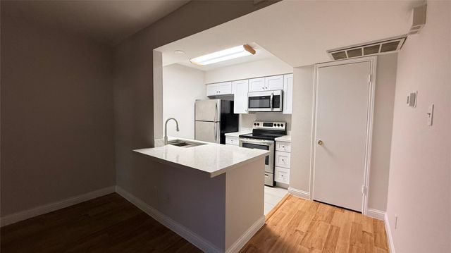 4643 Wild Indigo Street 411, Houston, TX 77027