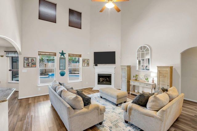 680 Cumberland Ridge Lane, League City, TX 77573