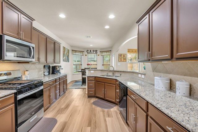 680 Cumberland Ridge Lane, League City, TX 77573