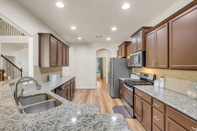 680 Cumberland Ridge Lane, League City, TX 77573