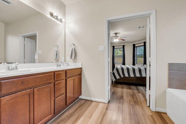 680 Cumberland Ridge Lane, League City, TX 77573
