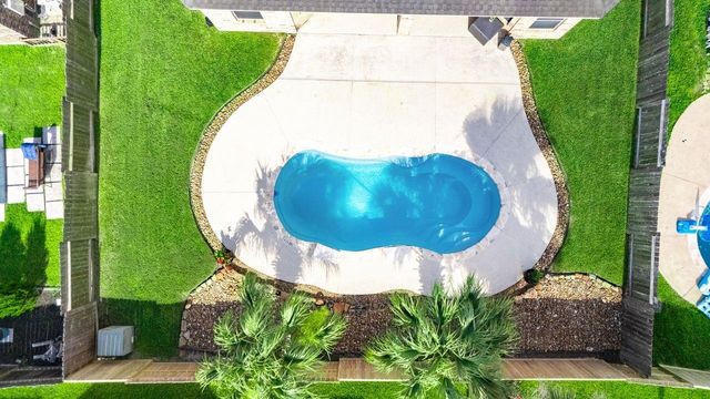680 Cumberland Ridge Lane, League City, TX 77573