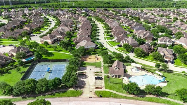680 Cumberland Ridge Lane, League City, TX 77573