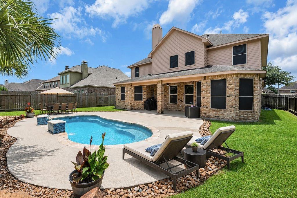 680 Cumberland Ridge Lane, League City, TX 77573