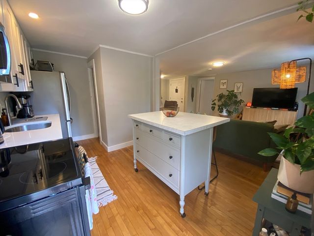 13 Pleasant 2, Medfield, MA 02052