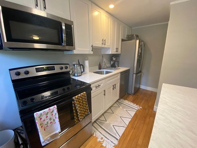 13 Pleasant 2, Medfield, MA 02052