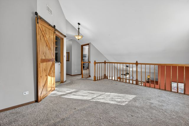 1089 Quaker Hill Court 1089, Elgin, IL 60120