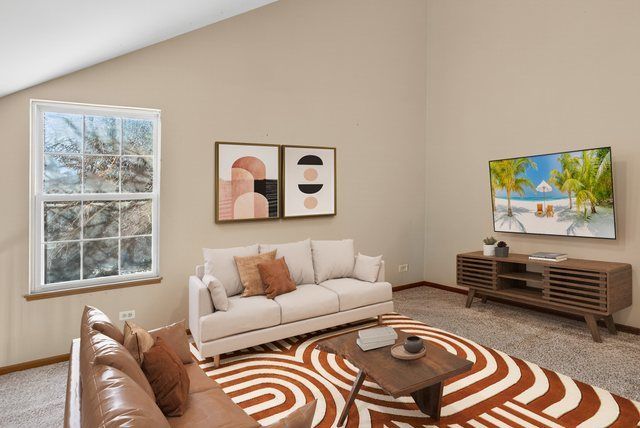 1089 Quaker Hill Court 1089, Elgin, IL 60120