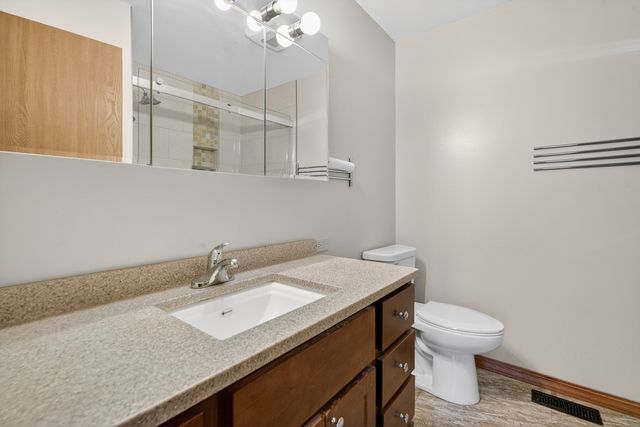 1089 Quaker Hill Court 1089, Elgin, IL 60120