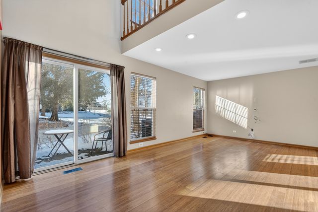 1089 Quaker Hill Court 1089, Elgin, IL 60120