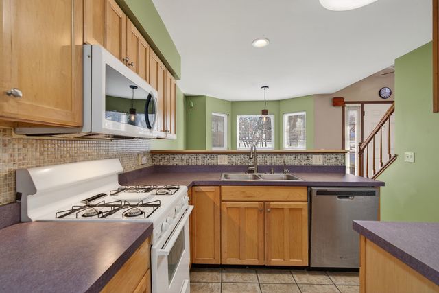 1089 Quaker Hill Court 1089, Elgin, IL 60120