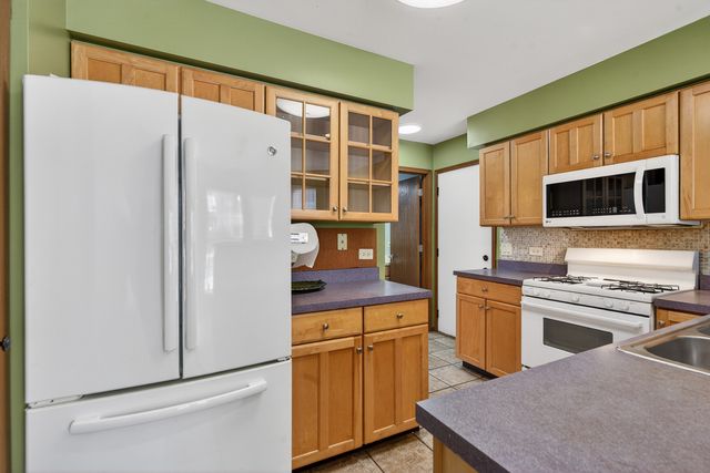 1089 Quaker Hill Court 1089, Elgin, IL 60120