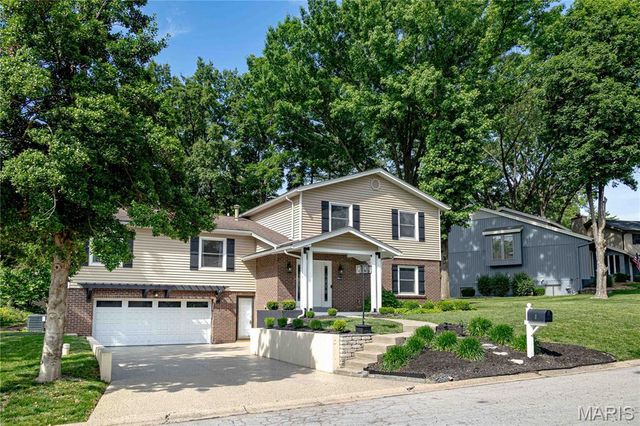 1 Vienna Court, Lake St Louis, MO 63367