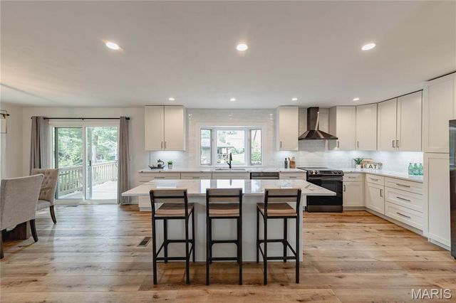 1 Vienna Court, Lake St Louis, MO 63367