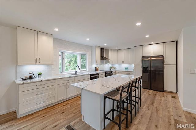 1 Vienna Court, Lake St Louis, MO 63367