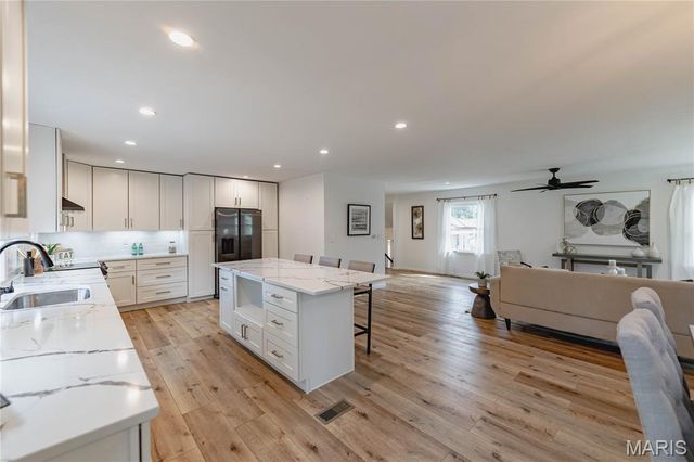1 Vienna Court, Lake St Louis, MO 63367