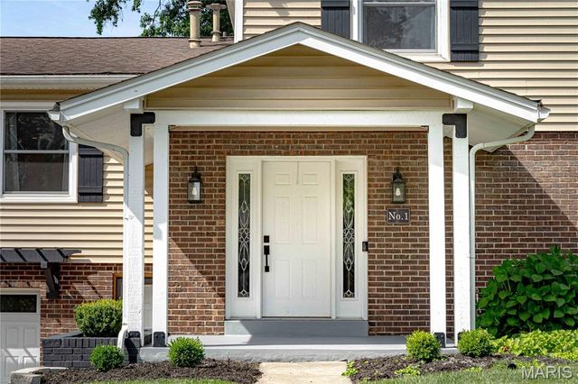 1 Vienna Court, Lake St Louis, MO 63367