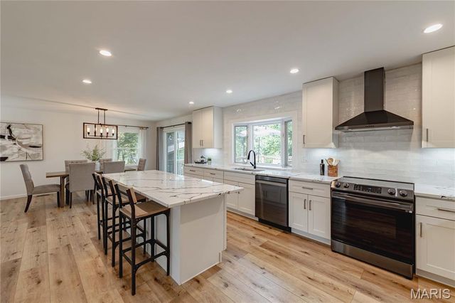 1 Vienna Court, Lake St Louis, MO 63367