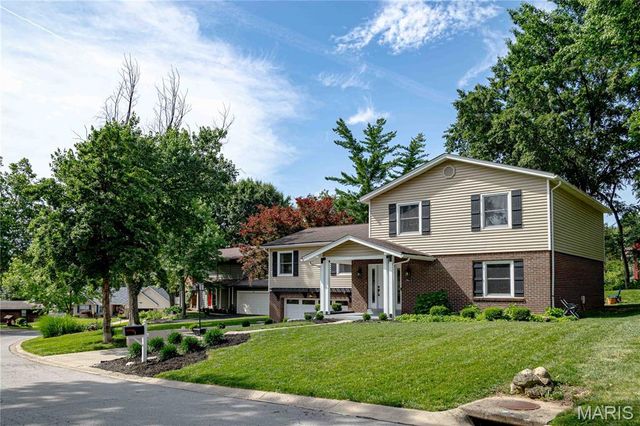 1 Vienna Court, Lake St Louis, MO 63367