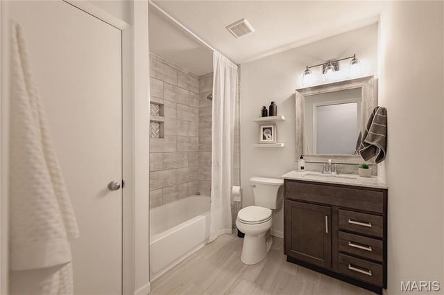 1 Vienna Court, Lake St Louis, MO 63367
