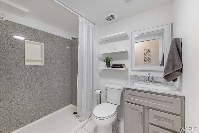 1 Vienna Court, Lake St Louis, MO 63367
