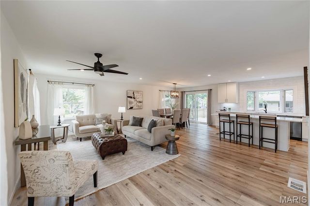 1 Vienna Court, Lake St Louis, MO 63367