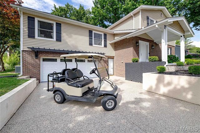 1 Vienna Court, Lake St Louis, MO 63367