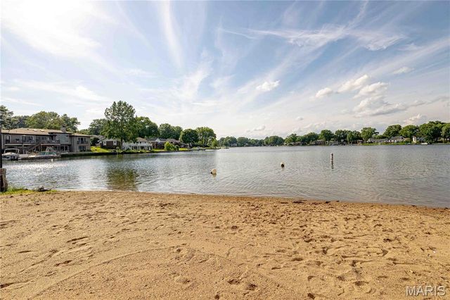 1 Vienna Court, Lake St Louis, MO 63367