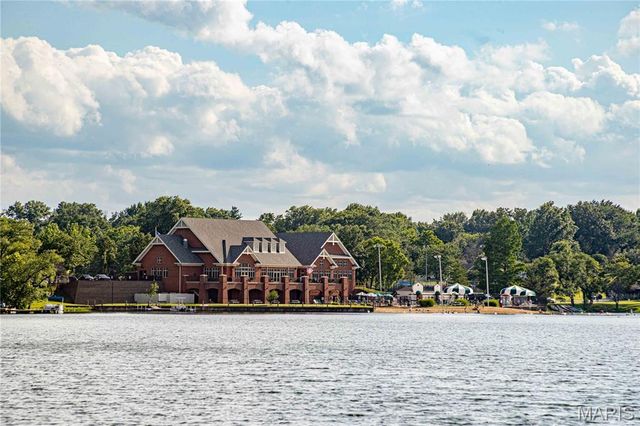 1 Vienna Court, Lake St Louis, MO 63367
