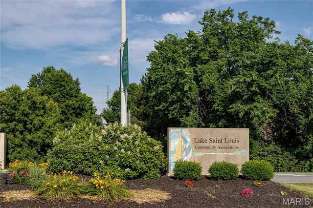 1 Vienna Court, Lake St Louis, MO 63367