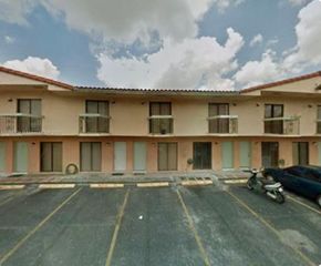 7989 NW 7th St, Miami, FL 33126