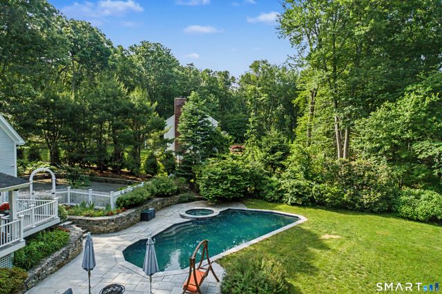 8 Squire Lane, Essex, CT 06426