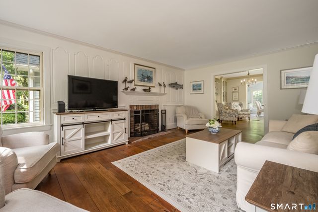 8 Squire Lane, Essex, CT 06426