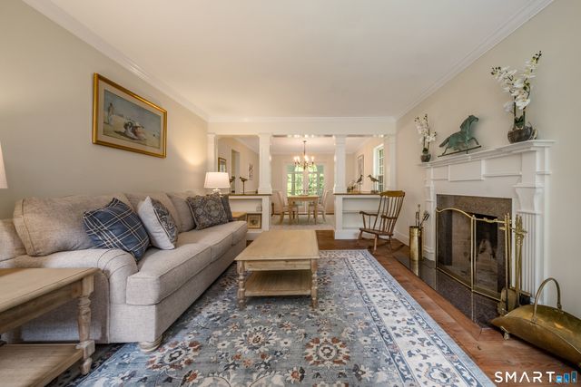 8 Squire Lane, Essex, CT 06426