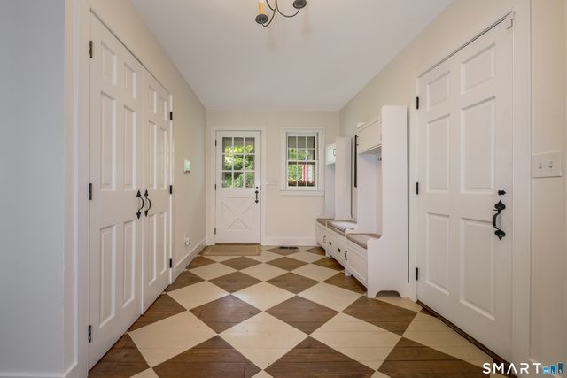 8 Squire Lane, Essex, CT 06426