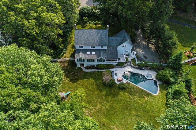 8 Squire Lane, Essex, CT 06426