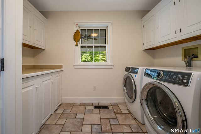 8 Squire Lane, Essex, CT 06426