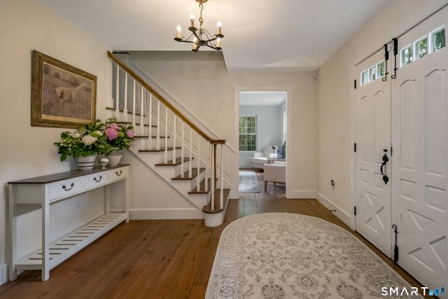 8 Squire Lane, Essex, CT 06426