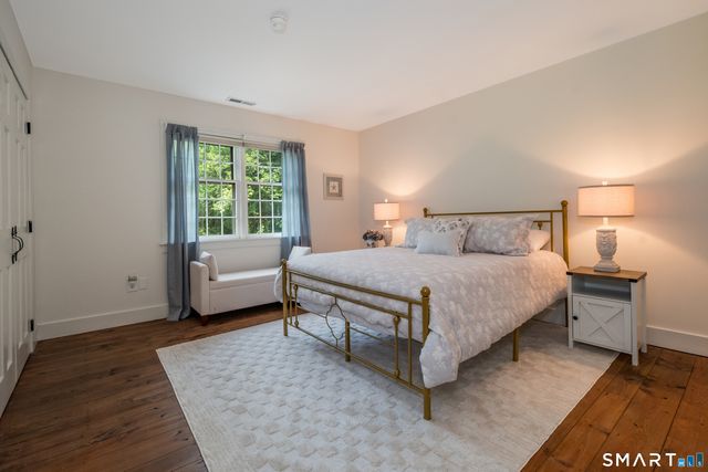 8 Squire Lane, Essex, CT 06426